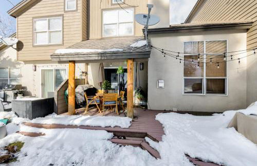 Perfectly Located 3 Bed 3.5 Bath Beautiful Townhome - Photo 34