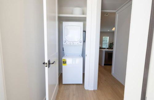 Seaside Veranda 7 - Steps to Beach, Pet-Friendly, Pool, Fast WiFi - Foto 33