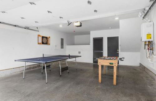 Home with Rooftop Deck & Garage, 2 miles to Downtown Broadway - Foto 10