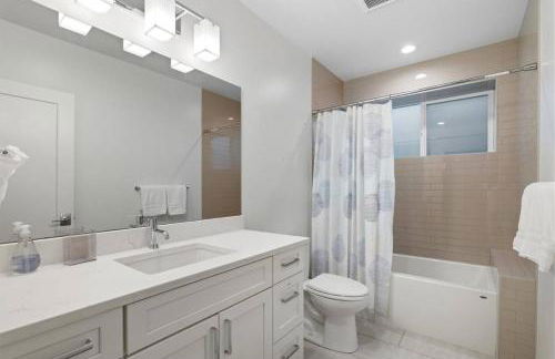 New House with Chef's Kitchen and Spa-like Suite - Foto 28