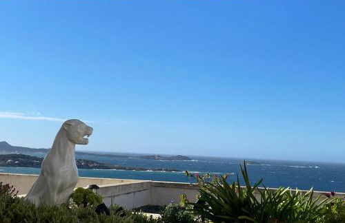 VUE EPOUSTOUFLANTE SUR BANDOL & LA MER 2 pièces, piscine tout confort 4 étoiles, très calme, terrasse spacieuse sans vis à vis, parking privé résidence standing - Foto 3