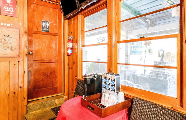 The Kern Lodge - Photo 3