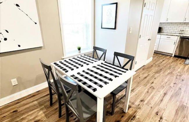 The Loft at Park Place - 3rd Floor Walk up King and Queen Beds Fast Wifi and Free Coffee - Foto 11