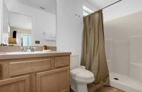 1061 Lake Berkley 4 Bed with Pool&Spa - Foto 9