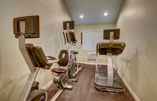 Sunshine Suites at Hillcrest - Photo 36