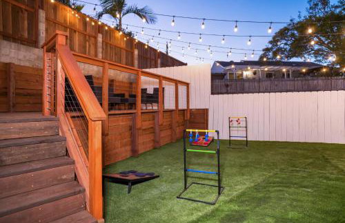 Newly Built Coastal Home with Yard - Foto 17