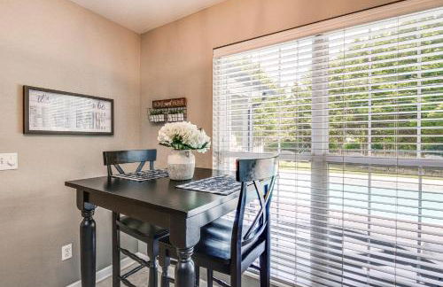 Home Sweet Home with Private Pool and Patio! - Foto 8