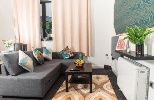 Ideal for groups - Lovely 2 Bedroom Apartment - Free Parking, Transit links, Close to Stadiums - Foto 2