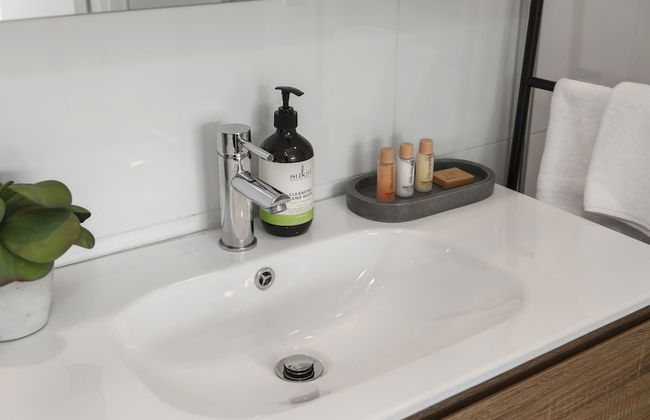 Heart of Ormond Apartment by Ready Set Host - Photo 18