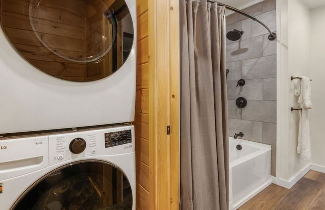 Ruby's Retreat - 2 Bedrooms, 1.5 Baths, Sleeps 8 by RedAwning - Foto 11