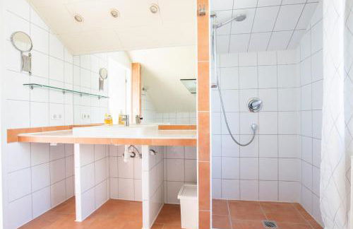 Tolstov House - 6 Room Villa with Garden - 15 Min Messe DUS & Airport DUS - Photo 38