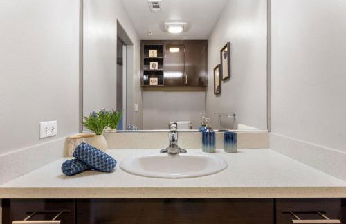 Irvine Luxury Living | Pool, Gym & Prime Location - Foto 25