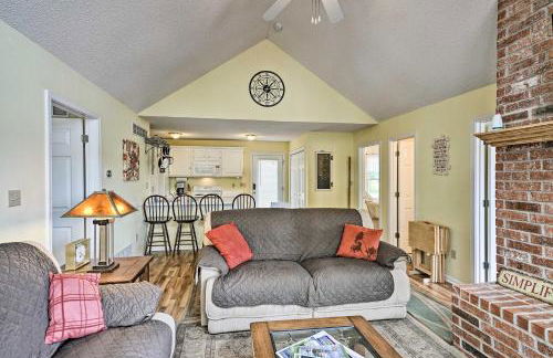 Dock and Waterfront Deck! Lake of the Ozarks Home - Foto 4