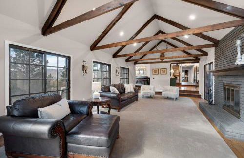 Expansive Monument Home Hot Tub and Mountain Views! - Foto 6