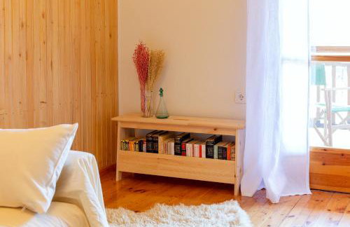 VYTINA LOFTS - Cozy 2-Level Loft Apartments with Fireplace & Mountain Views - Photo 10