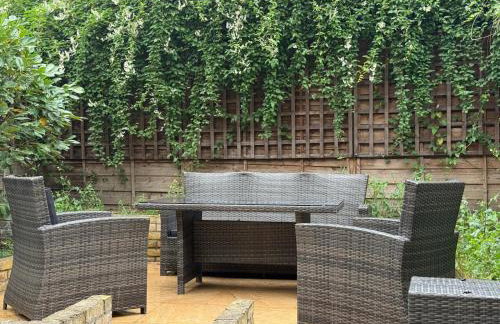 Homely 2 Levels Flat w Private Garden - Photo 22