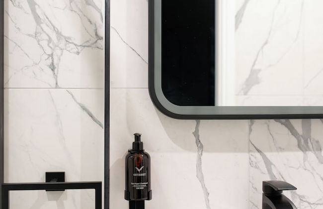 Secret Suites Lancaster - Photo 27