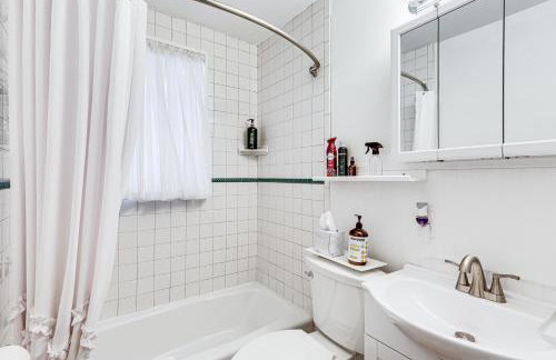 1 Mi to Needham Center Square Pet-Friendly Apt! - Foto 17