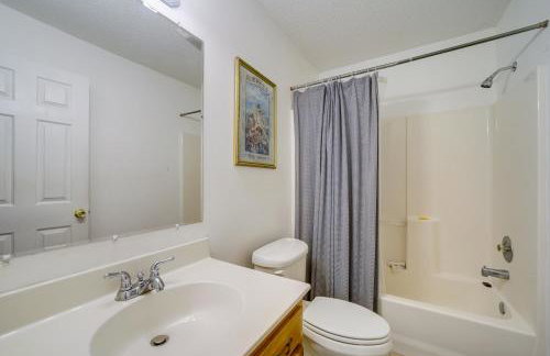 Candler Home with Large Deck Hike, Bike and Unwind! - Foto 14