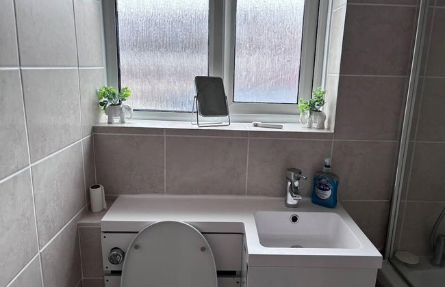 Spacious 2-bed Apartment in Hornchurch - Foto 16