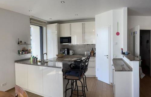 Lovely 2 bedroom apartment with free parking - Foto 29
