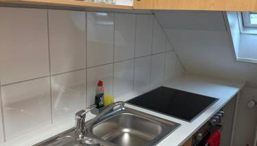 One room apartment in a quiet Location air conditioning - Foto 3, stove