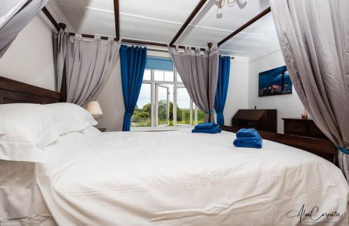 Beachside period family home. 5 BR spacious, comfortable. - Photo 21