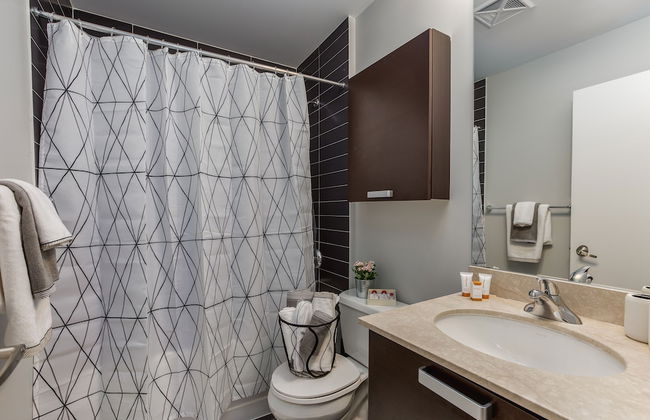 Quickstay - Luxurious 2-Bedroom Condo, Heart Of Toronto - Photo 11