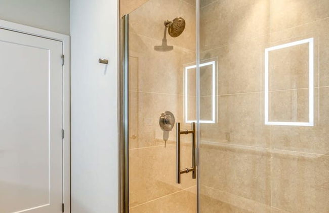 Spacious New Modern Retreat - Foto 35