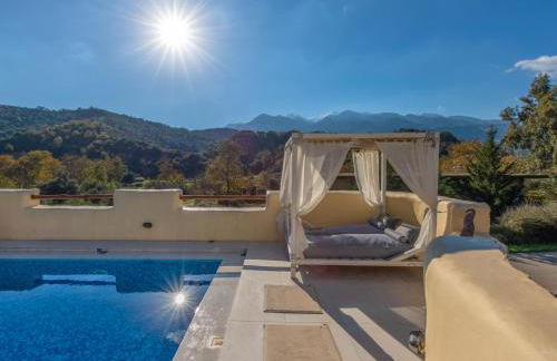 Verekinthos Villas - Pool, Hot Tub, BBQ, Kids Playground, Stunning Mountain Views - Photo 5
