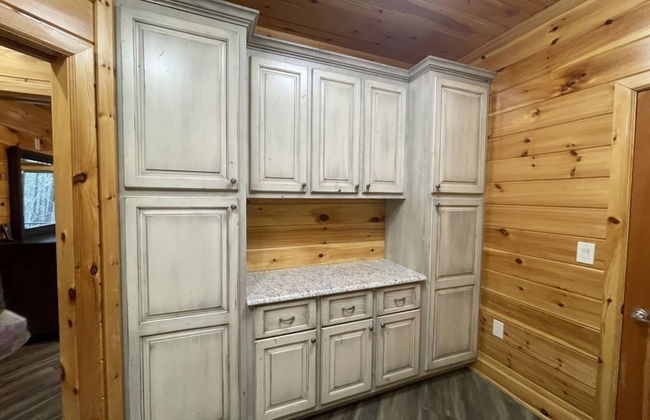 Nature lovers dream! Steps from fishing plus 140 acres of hiking! 4 Bedroom Home by RedAwning - Foto 23