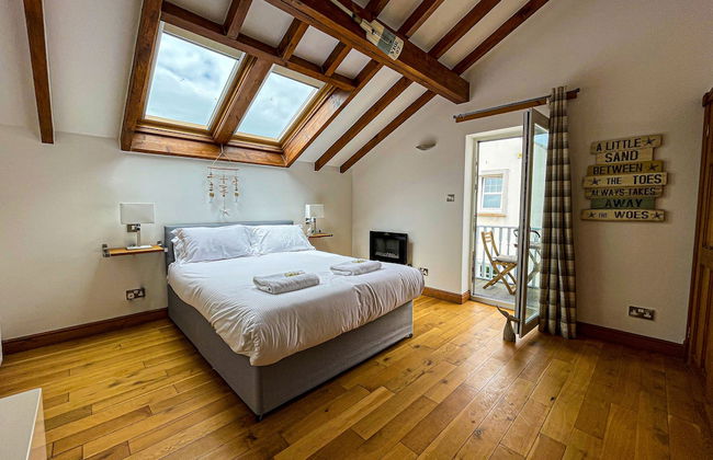 Harbourside Apartments - Photo 2