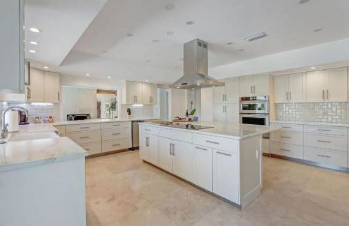 Solara: Waterfront Estate, Pool, Dock, Private Guest Suite - Foto 16