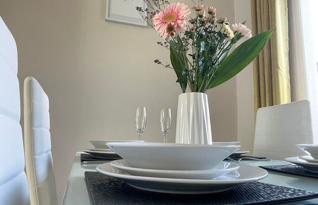 Lovely 3 Bedroom Apartment In Newcastle Upon Tyne With Free Parking - Photo 30