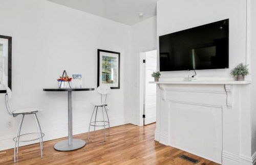 Chic Urban Couples Retreat: Perfect Getaway 'n RVA - Foto 24