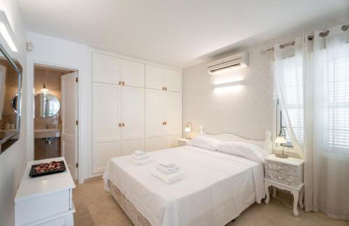 La Caleta Luxury Seaside Villa with 3 Bedrooms and Private Pool - Foto 29