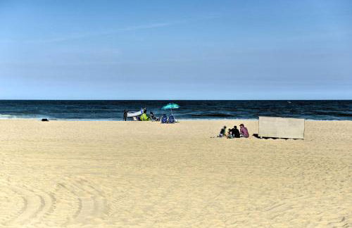 Central and Contemporary NJ Condo Steps to Shore! - Foto 3