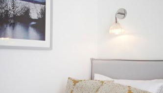 KönigsSCHLAF No2 - Traum in rosa im Herzen von Konstanz - Foto 5