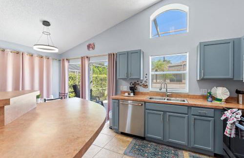 Luxe 3BR 2BA Oasis with Pool & Designer Touches, Disneyland, Legoland - Foto 20