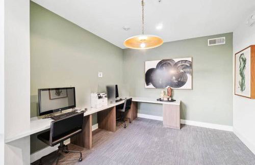 Modern 2B Close to The Star Toyota HQ Legacy West - Foto 29