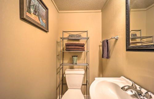 2 Mi to Skiing! Wooded Beech Mtn Retreat with Decks - Foto 55