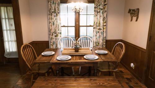 ~ The Cozy Farmhouse ~ | Sleeps 10+ | Farm Views - Foto 4