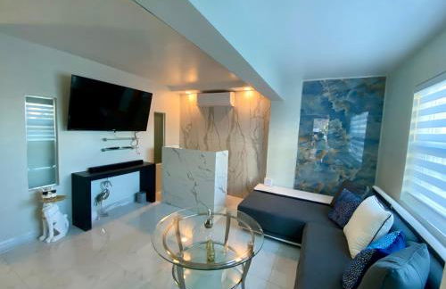 Luxurious remodeled direct Waterfront apartment with Miami skyline view- Free parking- 5min drive to Miami Beach - Foto 13