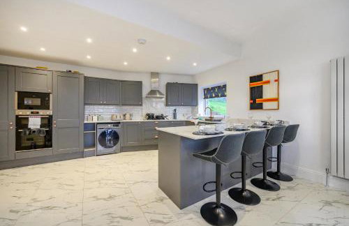 Spacious 6 Bedroom Escape with Hot Tub, Games Room & Karaoke in Yorkshire - Foto 78