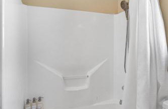 Peaceful West: 4BR Dusk Haven - Foto 40