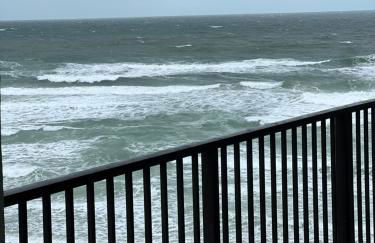 Coastal Condo on the beach at Ocean Trillium #501 - Foto 1