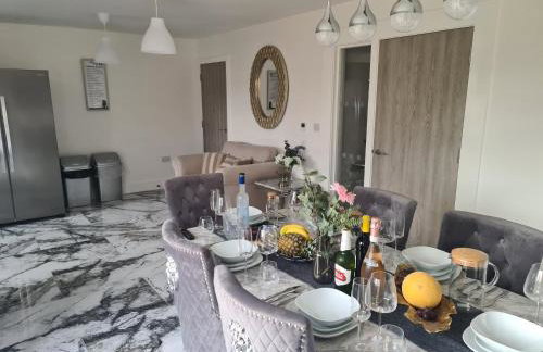SAV 5 bedroom Executive detached house in Leiceste - Photo 4