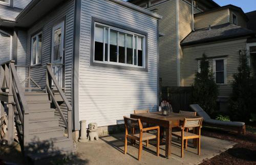Historic Home with Outdoor Hot Tub Near Downtown in Public Transportation Hub - Photo 25