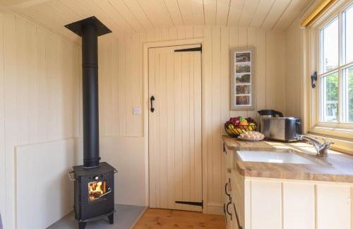 Tranquil Riverside Sherperd's Hut Close to Tewkesbury Abbey - Foto 8