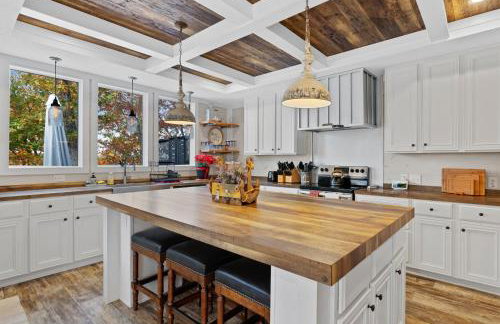 Hartwell Haus with Dock & Playground home - Foto 3